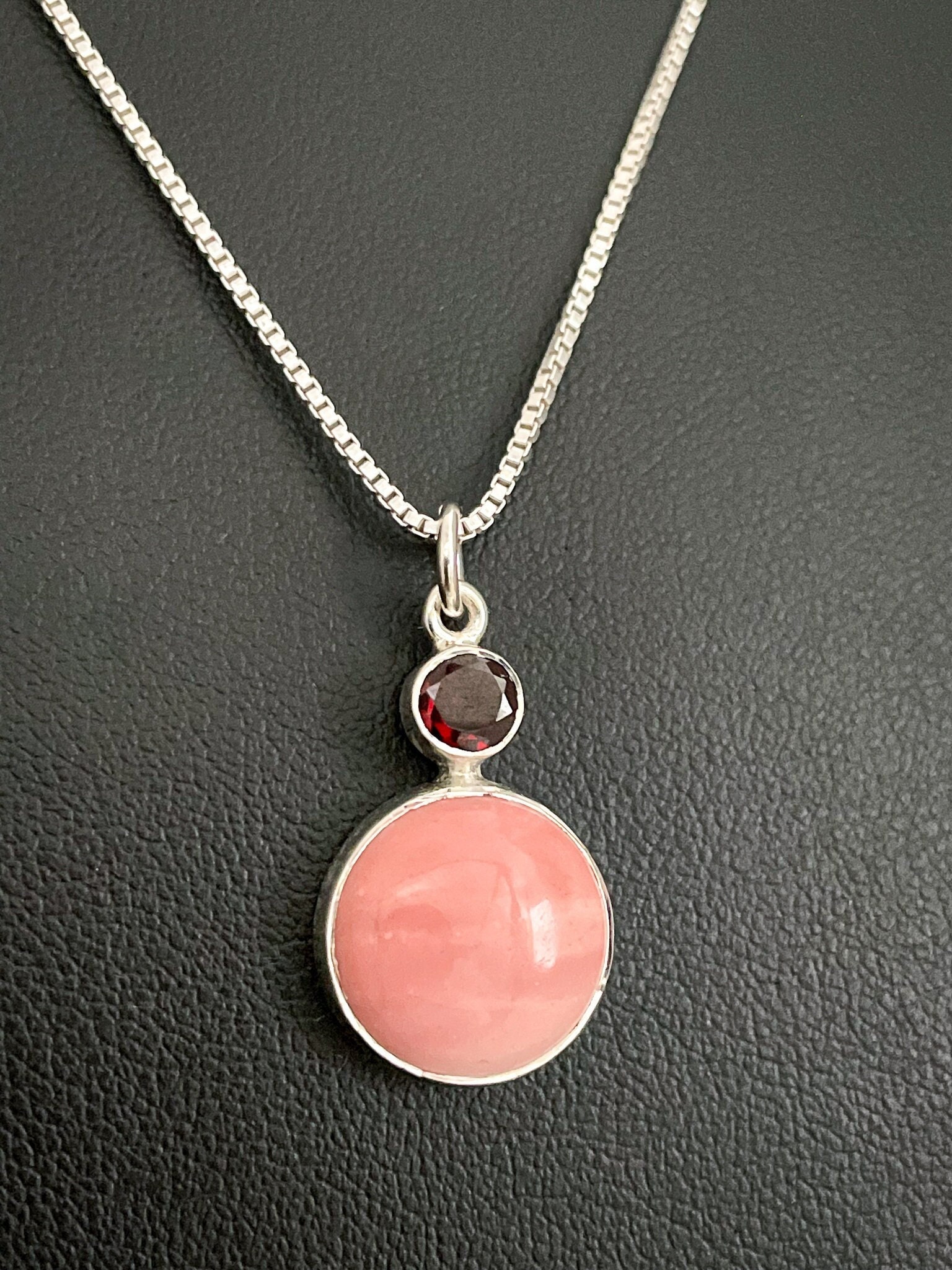 Natürliche Rosa Opal Halskette, Sterling Silber Granat Anhänger, Januar Birthstone, Oktober Birthstone Schmuck, Braut Hochzeitsschmuck von VonzJewel