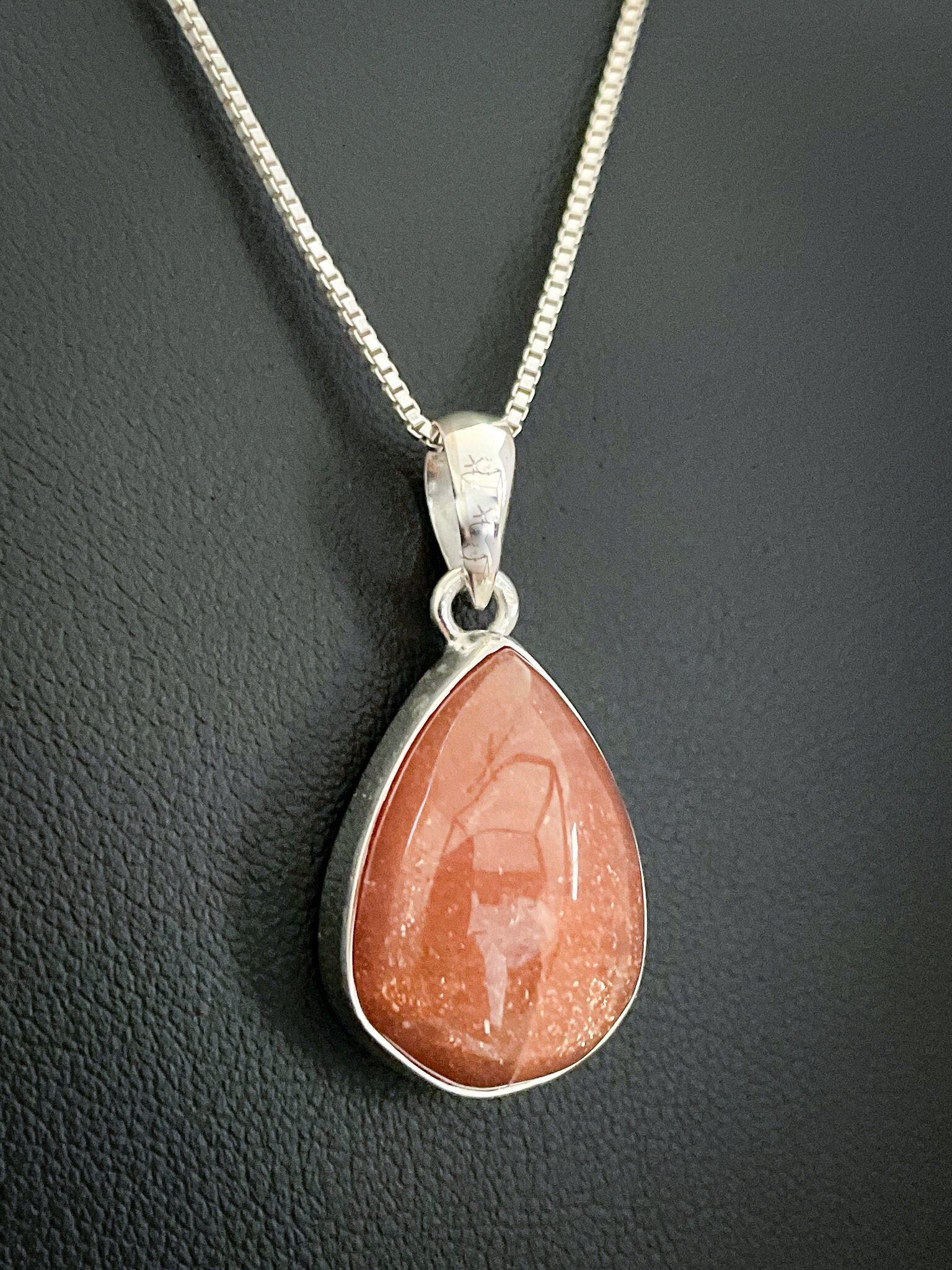 Natürliche Sunstone Halskette, Sterling Silber Golden Anhänger, Leo Birthstone Schmuck, Echte Charm, Braut Hochzeitsschmuck von VonzJewel