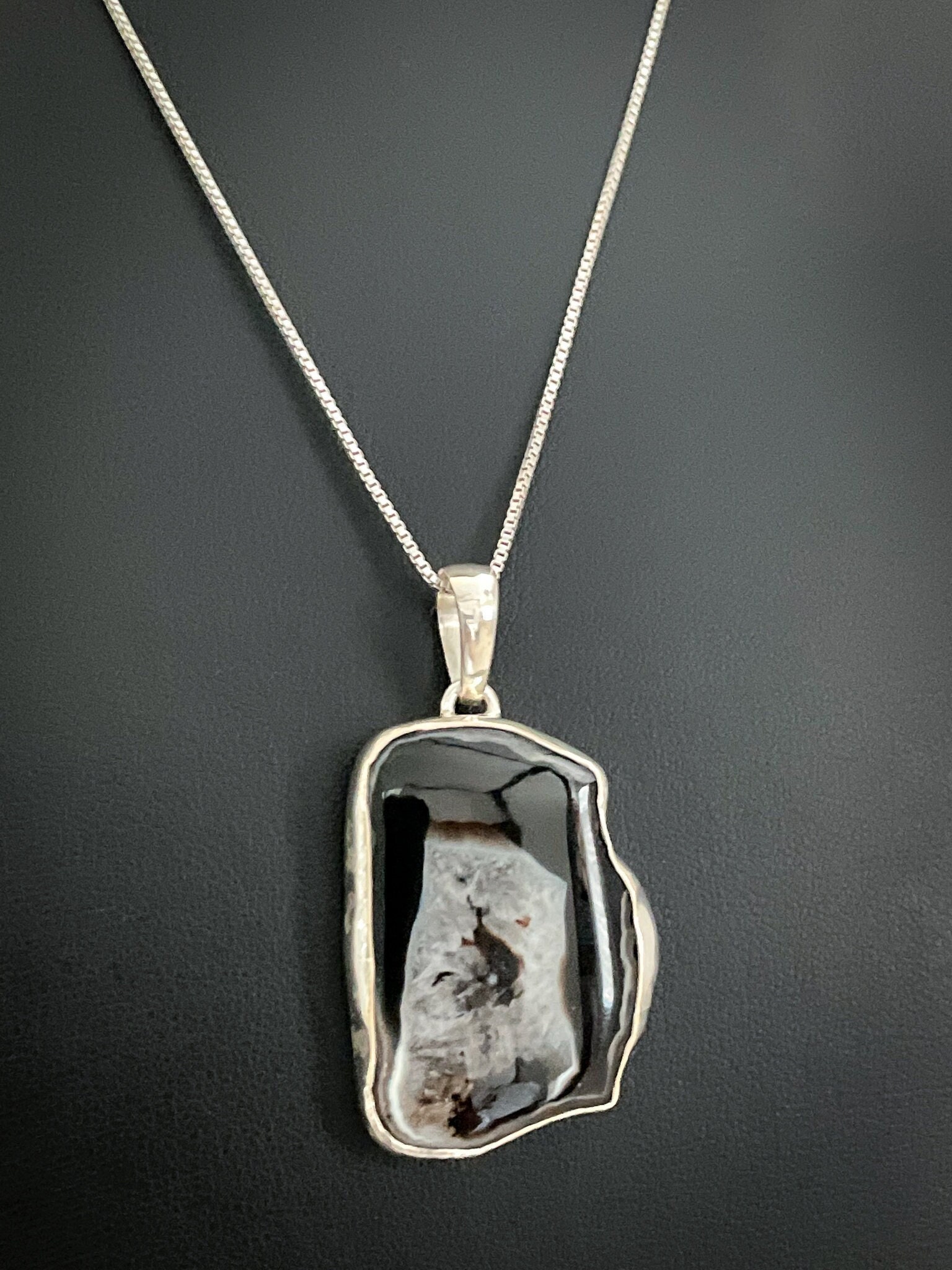 Natürlicher Schwarzer Achat Anhänger, Sterling Silber Schwarz Halskette, September Birthstone Schmuck, Geode Druzy Edelstein, Schutzkristall von VonzJewel