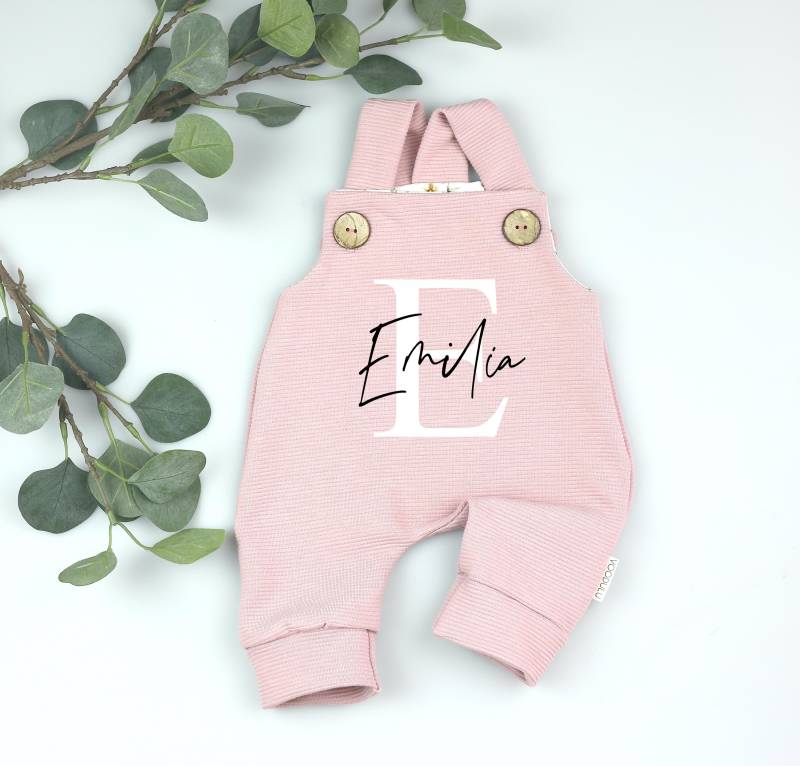Baby Mädchen Latzhose Mit Namen - Romper Mauve Floral Holzknöpfe Geschenk Geburt Taufe Junge Personalisiert Newborn von Voodulu