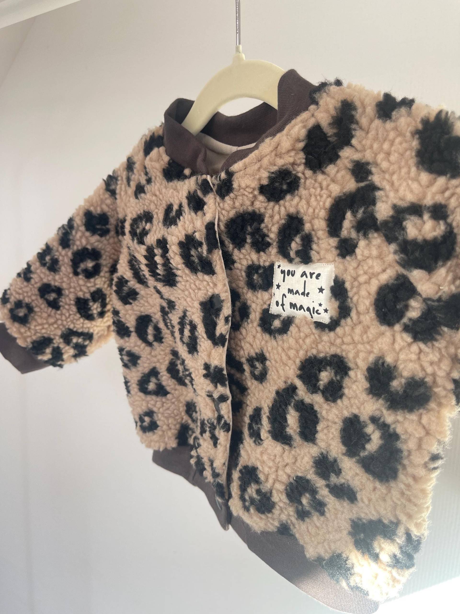 Handmade Baby College Jacke Aus Leoparden Plüsch - Innen Jersey Hält Schön Warum Und Ist Besonders Einzigartig von Voodulu