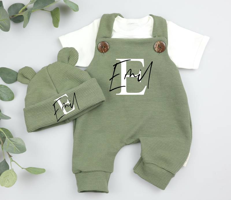 Komplettes Baby Outfit in Kahki - Mit Personalisierung Besondere Geschenkidee Für Babys Einzigartige Babykleidung von Voodulu