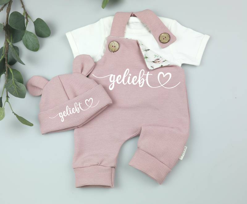 Mädchen Outfit - 2Teilig Personalsierbar Handmade Für Latzhose Mit Passender Mütze von Voodulu