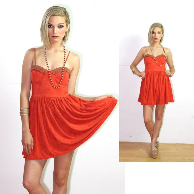 Sao Paulo Faux Wildleder Bustier Kleid in Rust Sao Paulo Faux Wildleder Bustier Kleid in Rust von VoyageClothing