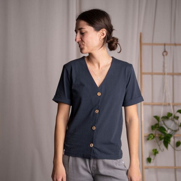 Vresh Clothing Josevine - Button T-Shirt aus Biobaumwolle von Vresh Clothing