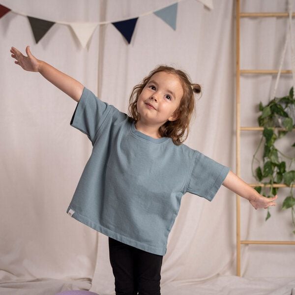 Vresh Clothing Mini Vlamingo - Oversized Kinder T-Shirt aus dicker Biobaumwolle von Vresh Clothing