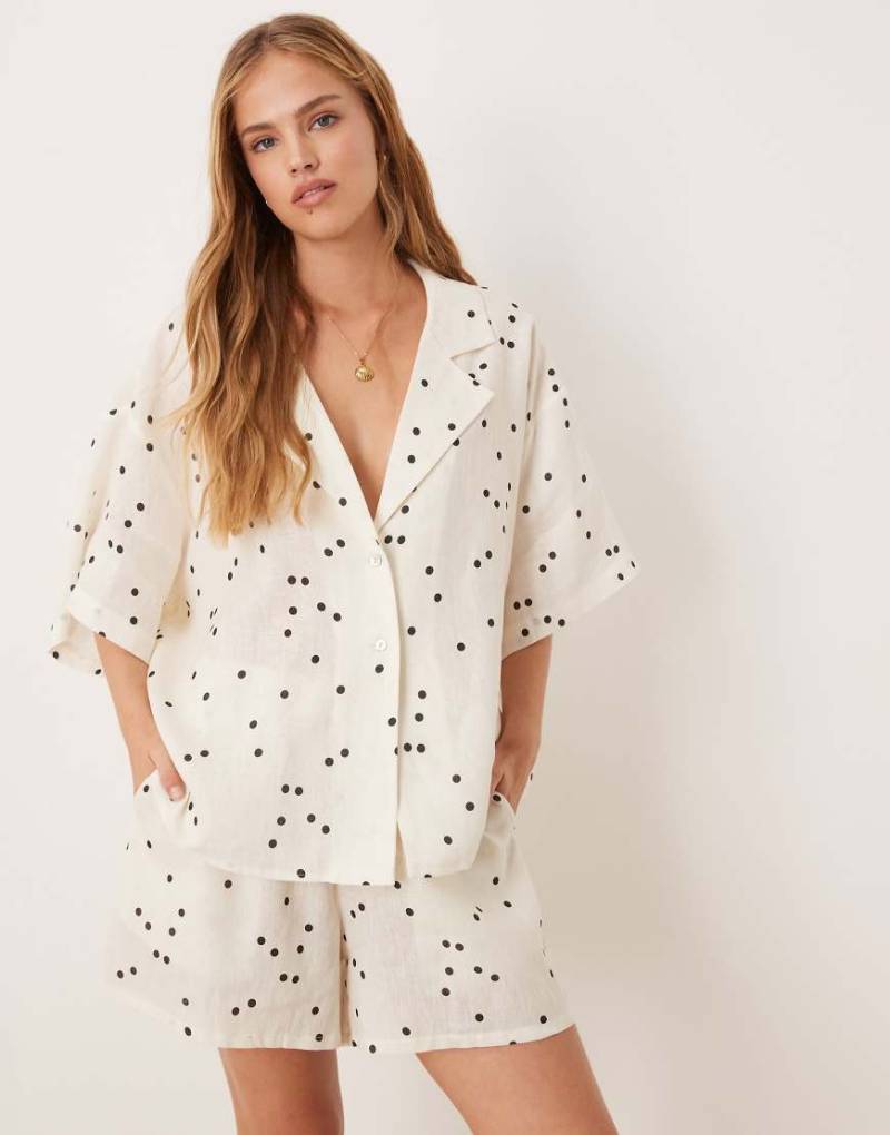 VRG GRL - Anke - Gepunktetes Leinenhemd in Weiß, Kombiteil von Vrg Grl