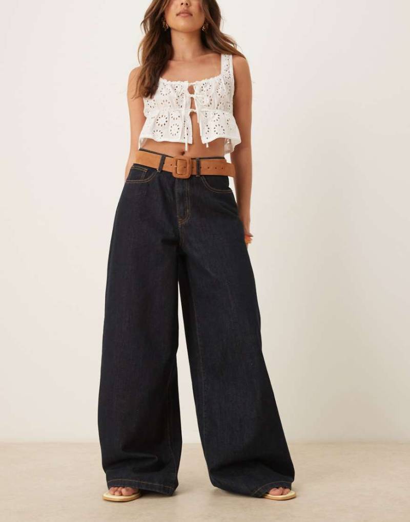 VRG GRL - Aston - Jeans in Indigoblau mit hohem Bund und weitem Bein-Marineblau von Vrg Grl