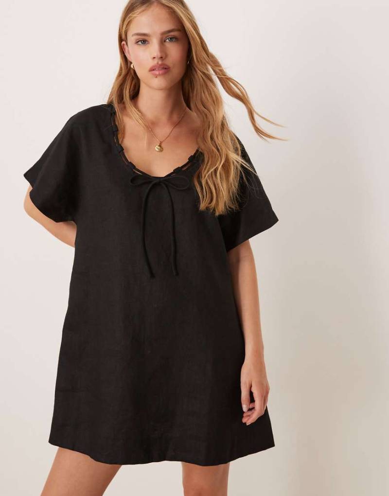 VRG GRL - Nellie - Mini-Hängerkleid aus Leinen in Schwarz von Vrg Grl