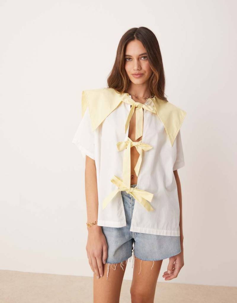 VRG GRL - Romy - Hängebluse in Weiß und Zitronengelb mit Bindedetail von Vrg Grl