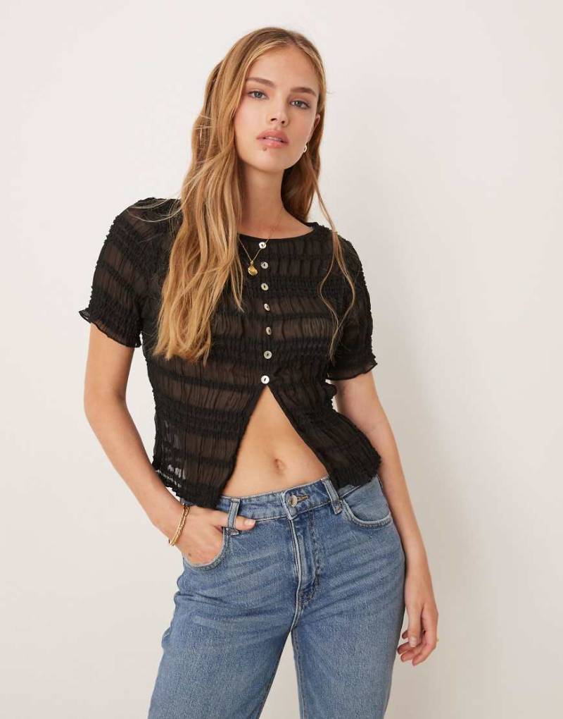 VRG GRL - Sofia - T-Shirt-Top in Schwarz mit gesmoktem Detail von Vrg Grl