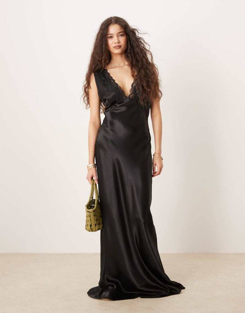 VRG GRL - Tully - Satin-Maxikleid in Schwarz mit Spitzenborte von Vrg Grl