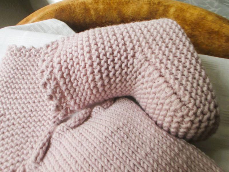 Pixiemütze Mit Booties Für Ku 41-43 cm von VroniStrickt