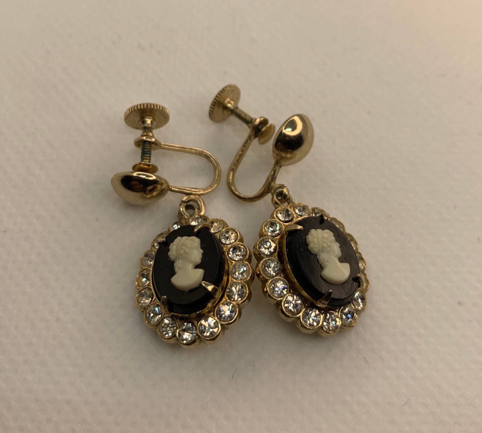 Coro Kamee Schwarz Und Weiß Mit Silhouette von VrtyDesign