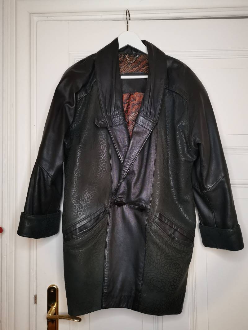 Langer Wintermantel Aus Braunem Wildleder Langer Wintermantel Aus Braunem Wildleder von Vsho