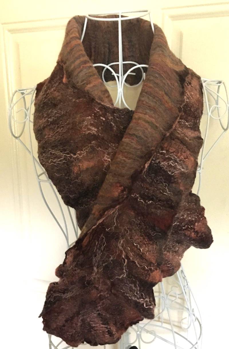 Damen Accessoires. Handgemachter Nass Gefilzter Schal Aus Merinowolle & Seide von VtUS