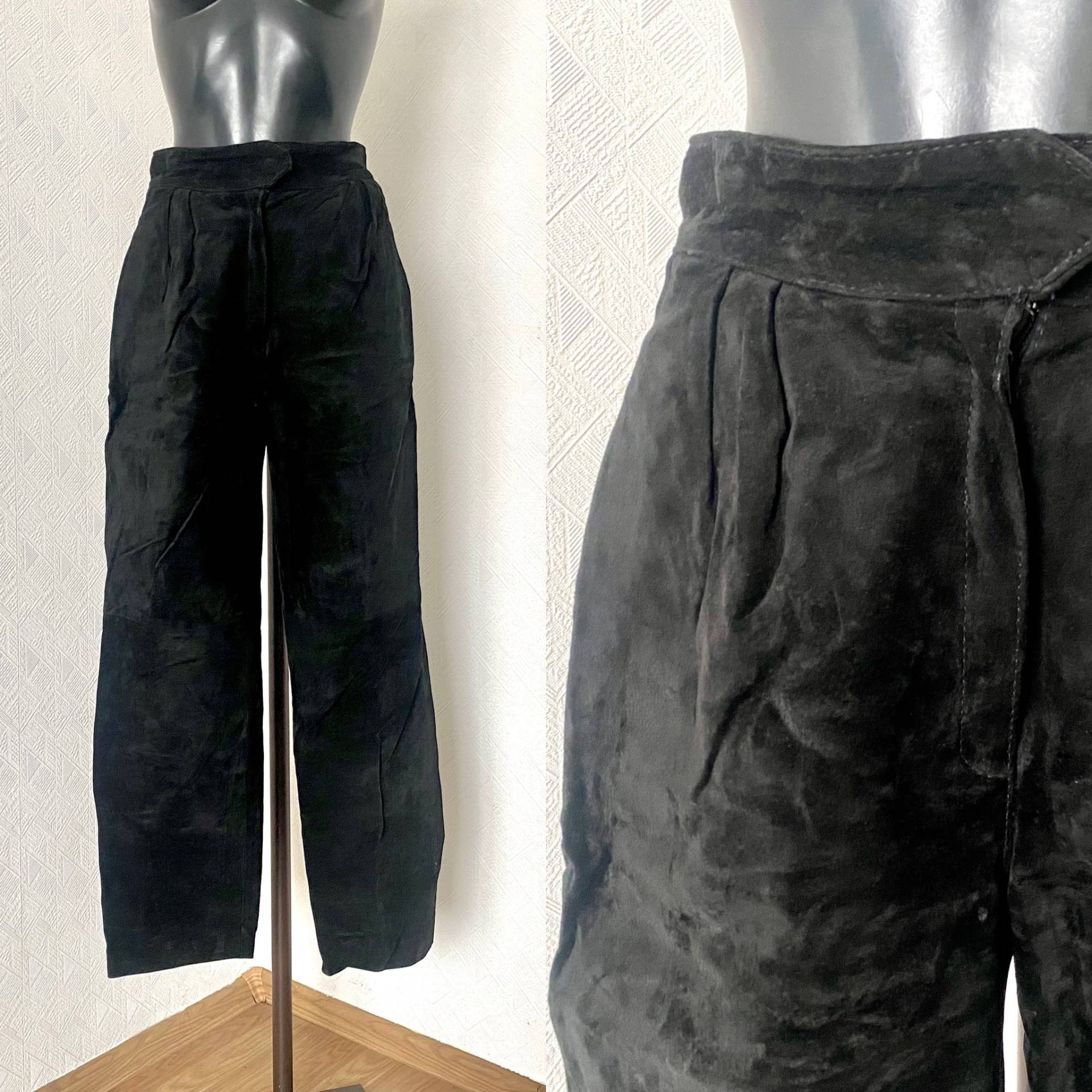 Damen Vintage Schwarze Wildleder Gefütterte Hose Extra Hohe Taille Peg Bein Entspannte Goth Schwarz Motorrad Größe M Damen Vintage Schwarze Wildleder Gefütterte Hose Extra Hohe Taille Peg Bein Entspannte Goth Schwarz Motorrad Größe M von VtgHeaven