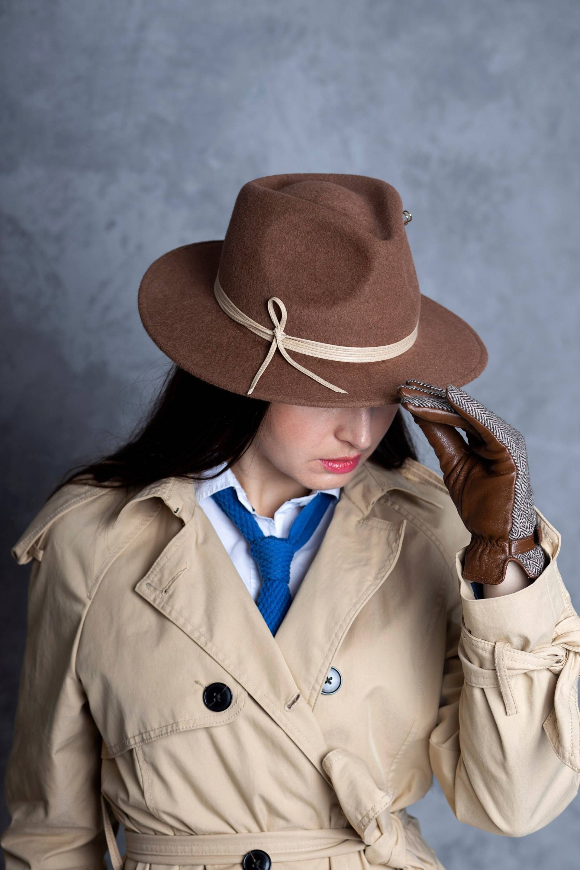 Braun Stiff Lässige Filz Fedora Frauen, Breite Krempe Moderne Velour Hut, Outfit Trend Hut 2024 Sofort Lieferbar von VualSHats