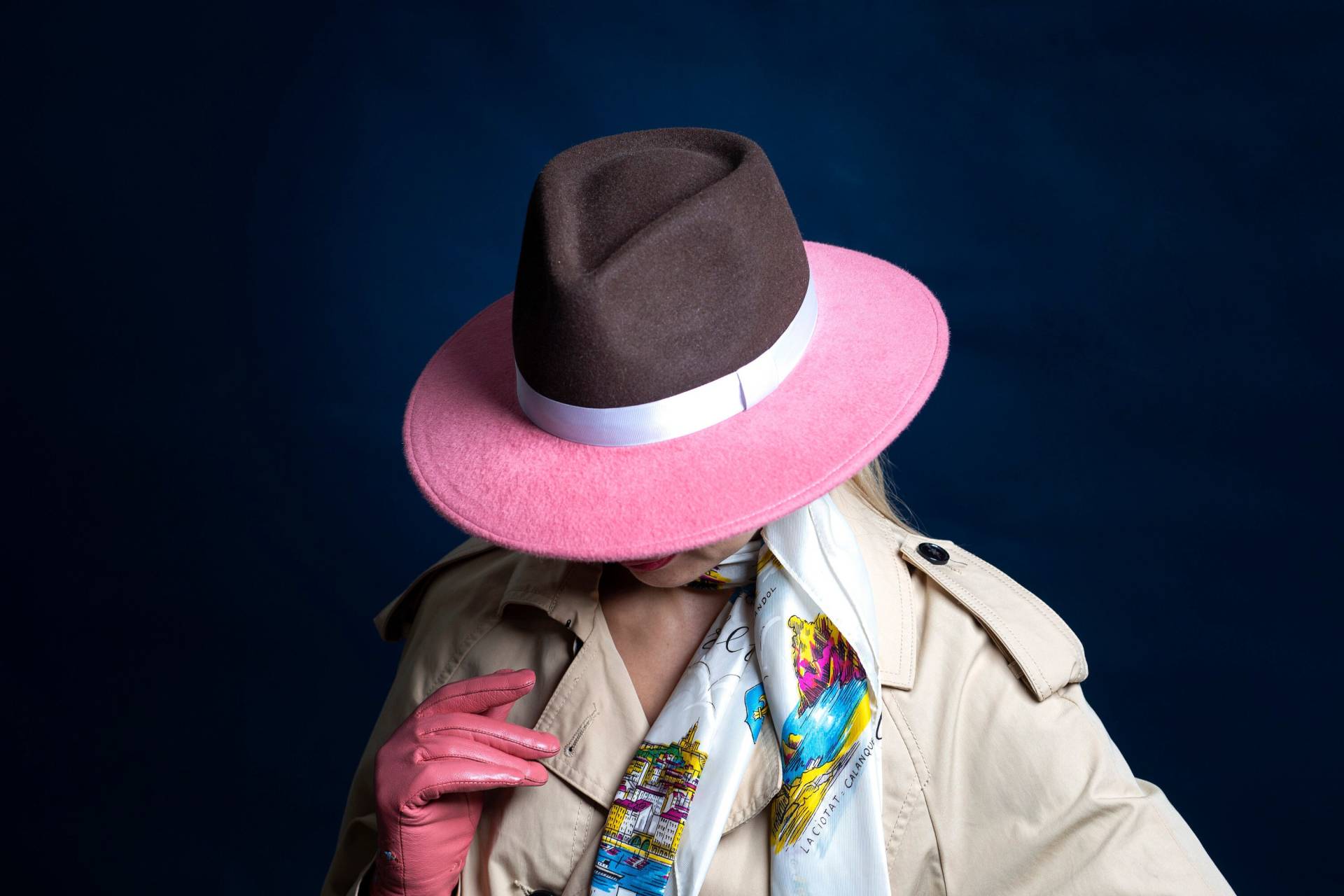 Luxus-Fedora-Hut Mit Breiter Krempe, Zweifarbiger Filz, Eleganter Modetrend-Hut, Rosa-Brauner Fedora-Frauen-Hut von VualSHats