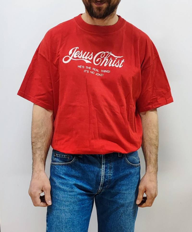 90Er-Jahre-B&c-T-Shirt „Jesus Christus, Er Ist Echt, Kein Scherz" - Rotes Jesus Christus/Coca Cola T-Shirt Größe Xl von VulgarVizionar