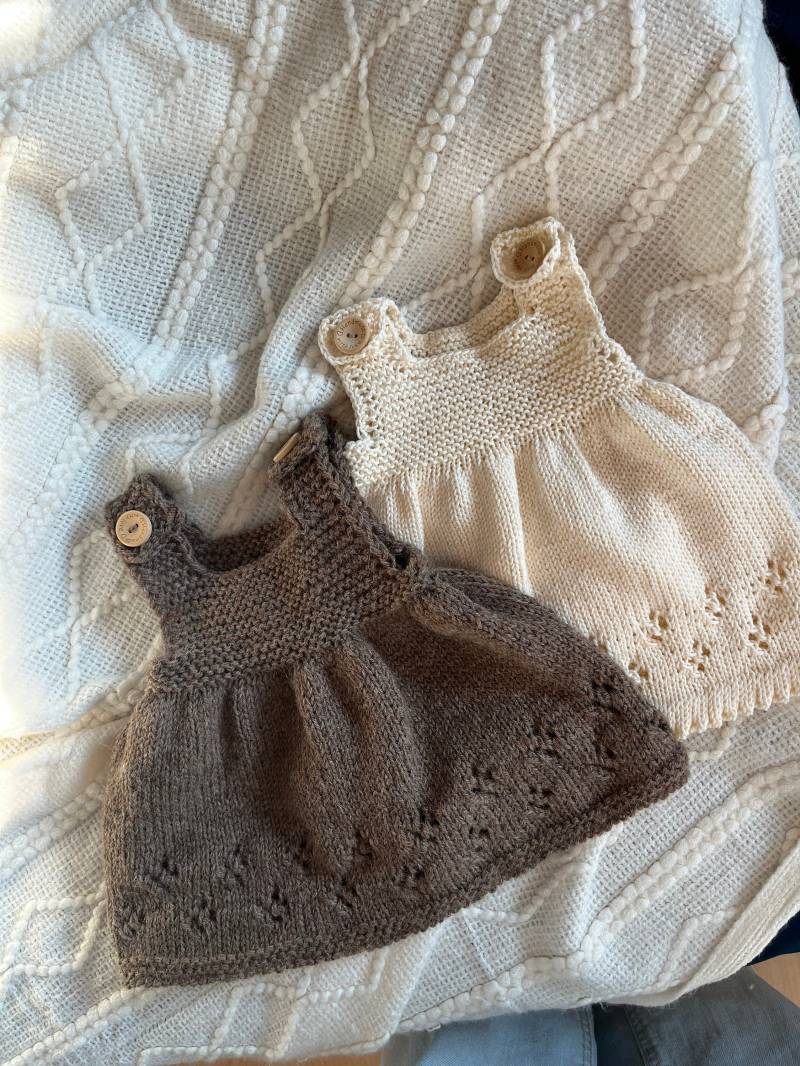 Babykleidchen in Braun von VunaArts