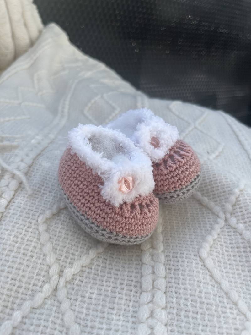 Babyschühchen/ Söckchen in Rosa Für Neugeborene Babyschühchen/ Söckchen in Rosa Für Neugeborene von VunaArts