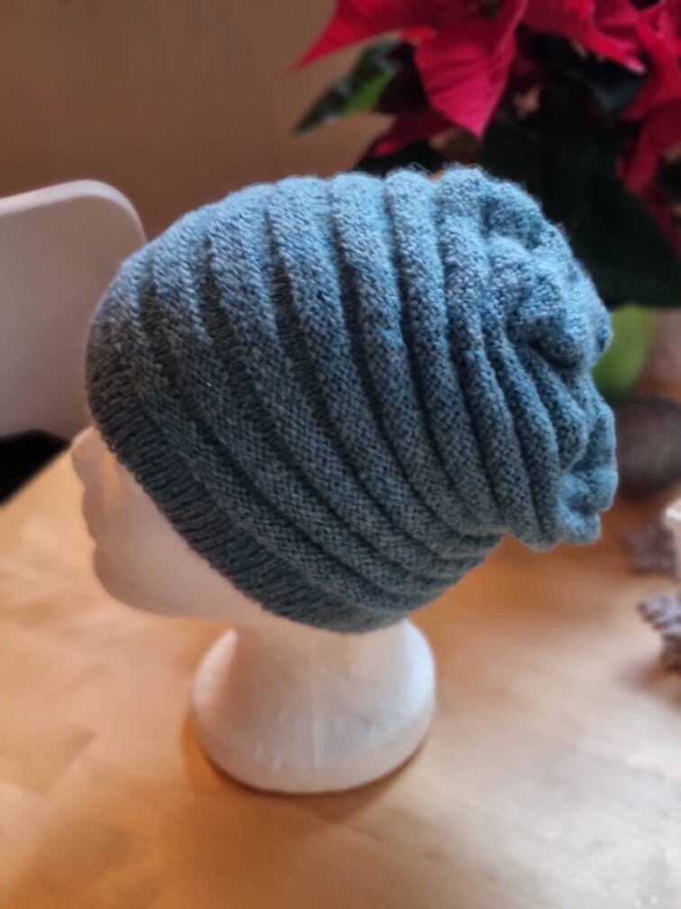 Wurmmütze Für Damen, Handgestrickt Mit Babyalpakawolle von VunaArts