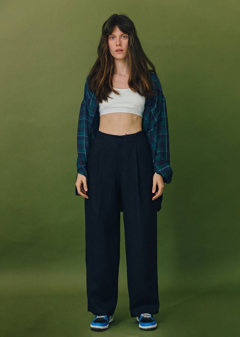 Marineblau Leinenhose Hose Mit Hoher Taille Und Geradem Bein von Vyshyta