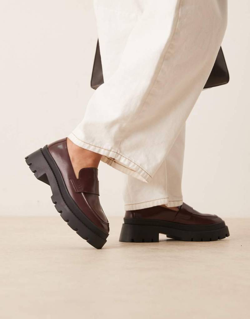 Walk London - Kate - Loafer in Burgunderrot mit Steg-Detail von WALK LONDON