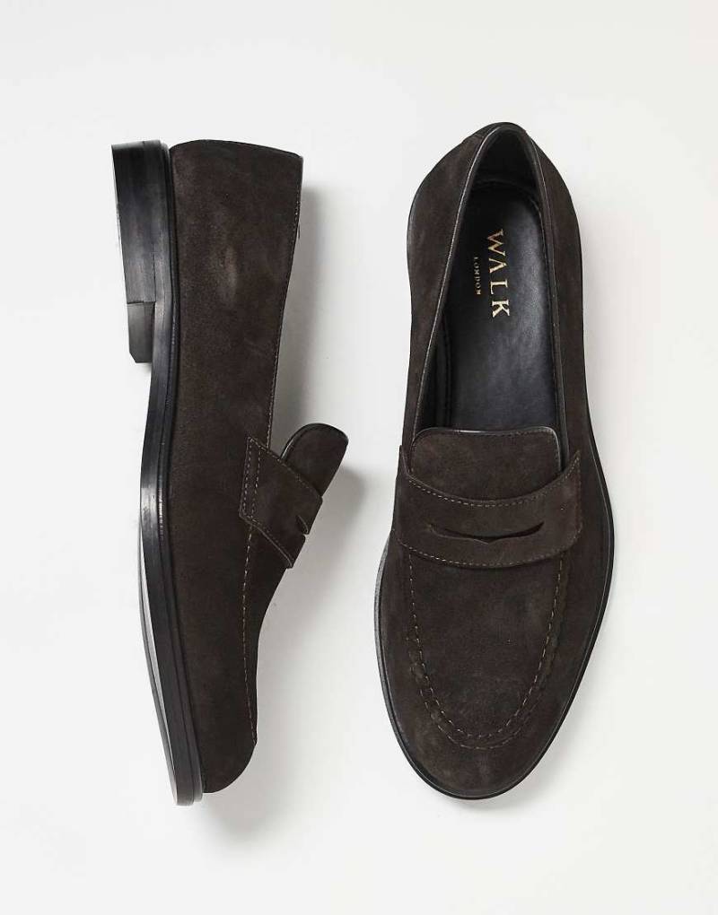 Walk London - Putney - Loafer aus Wildleder in Braun mit Steg-Detail von WALK LONDON