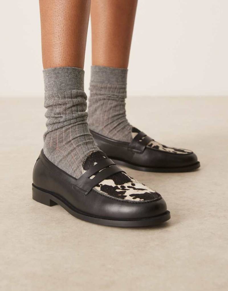 Walk London - Rhea - Loafer mit Kuhfleckenmuster und Steg-Detail-Bunt von WALK LONDON