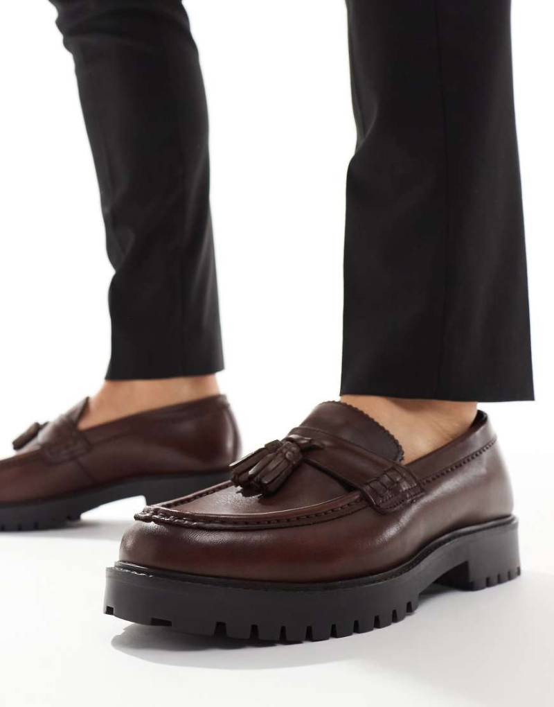 Walk London - Sean - Loafer aus gewalktem Leder in Braun mit Quasten von WALK LONDON