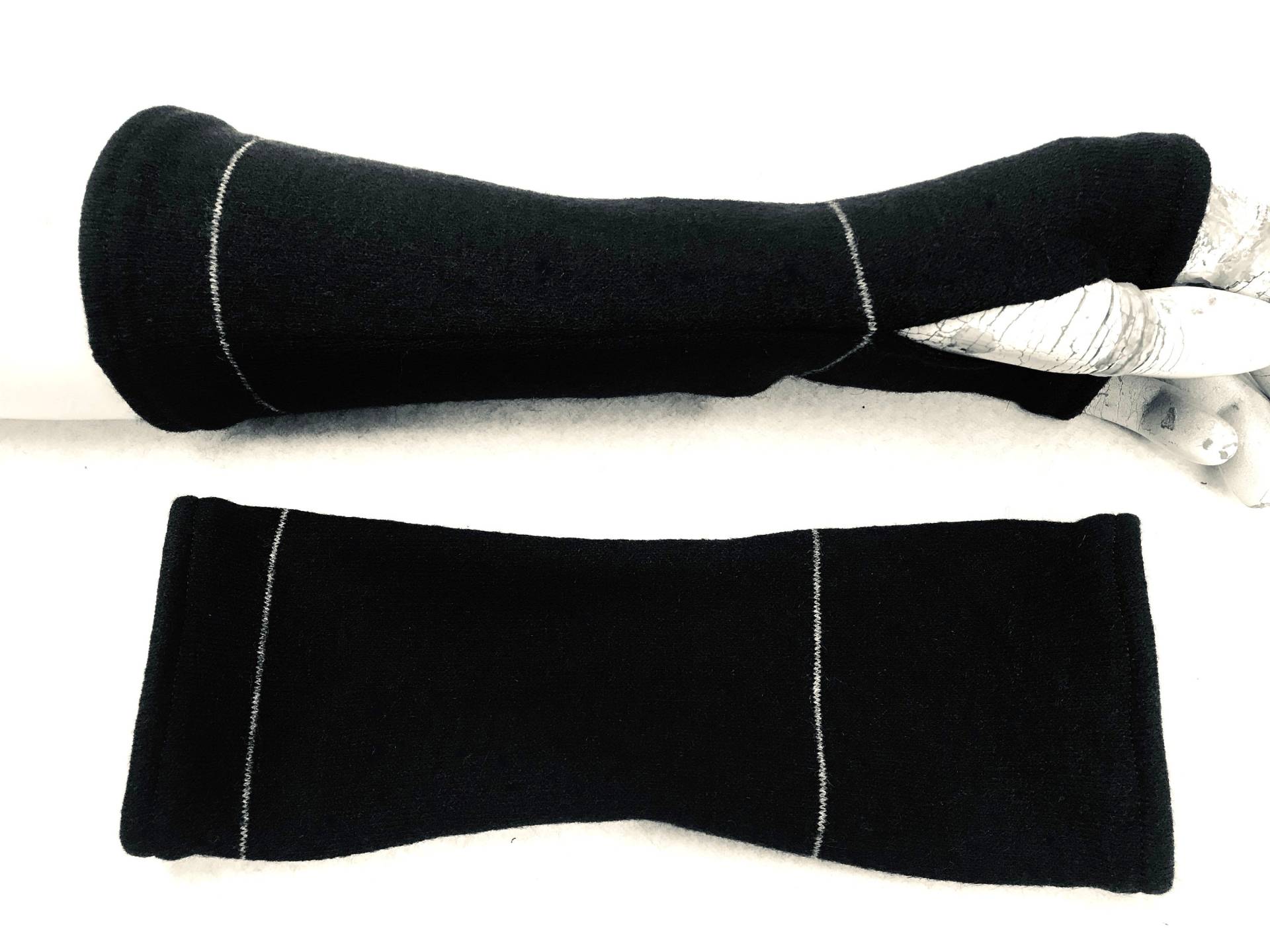 Warme Handschuhe, Tief Schwarz Weiche Flauschige Strickwolle, Feingewirke, Ideal Zu Kleidern, Unter Einen Pulli Leichte Armstulpen, Geschenk von WARZOG