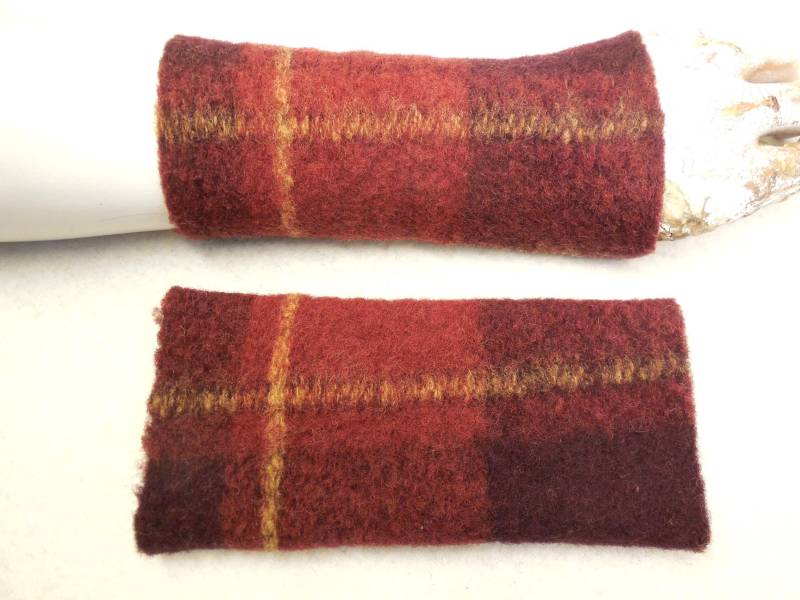 Weiche Karierte, Warme Wollwalk Armstulpen, Schurwolle, Kochwolle, Pulswärmer Dehnbar, Behaglich, Geborgen, Geschenk, Weich Kariert Braun von WARZOG