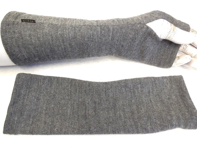 Weiche Warme Handschuhe Strickwolle Grau Jersey Armstulpen, Deal Zu Kurzärmligen Kleidern, Oder Über Einen Pulli Das Beliebte Geschenk von WARZOG