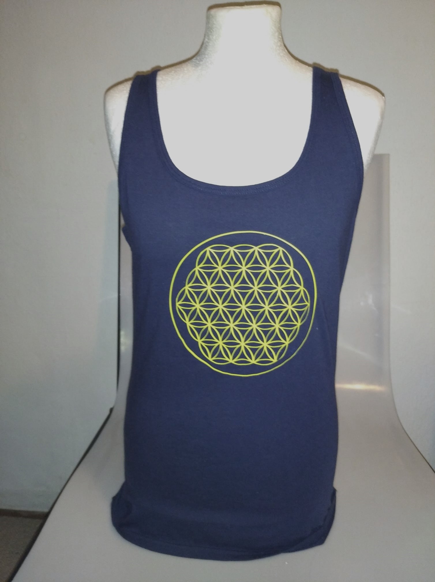 Tanktop Frauen, S, Dunkelblau, Mit Zitronenfarbenem Textildruck "Blume Des Lebens", Gildan Softstyle, Baumwolle von WAprintingstudio