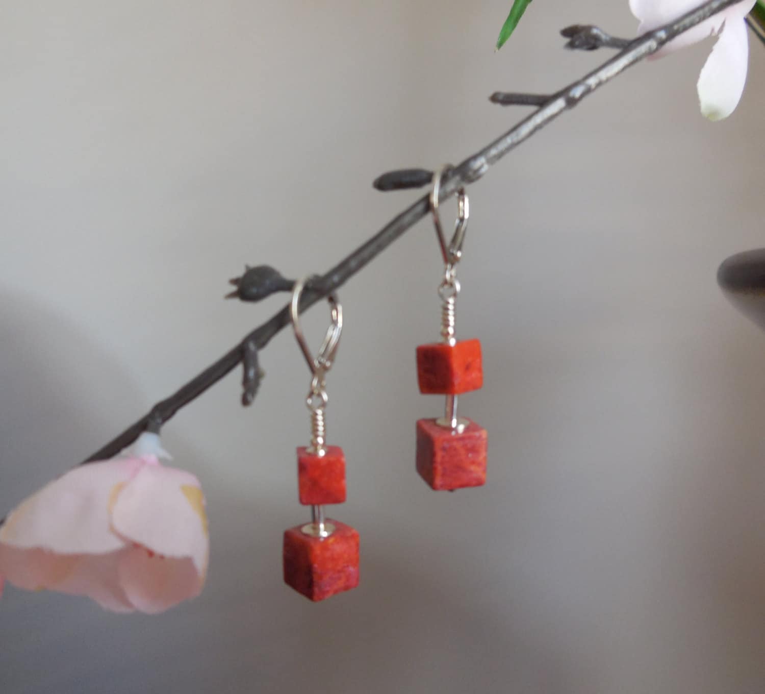 sterling Silber Ohrringe, Korallen Ohrringe Rote Koralle, Coral Cube Handgefertigte Ohrringe sterling Silber Ohrringe, Korallen Ohrringe Rote Koralle, Coral Cube Handgefertigte Ohrringe von WBcoraljewelry