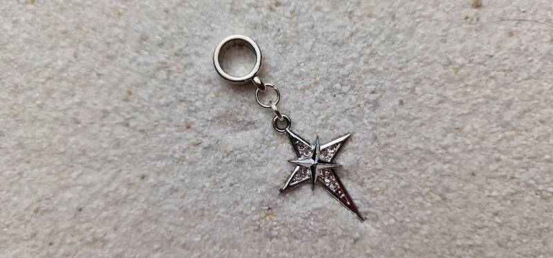 Abendstern Metall Dreadschmuck/Dread Perle Flecht Dreadring Und Sternförmiger Schmuck-Anhänger Mit Funkelnden Strasssteinen Abendstern Metall Dreadschmuck/Dread Perle Flecht Dreadring Und Sternförmiger Schmuck-Anhänger Mit Funkelnden Strasssteinen von WENDIGOberlin
