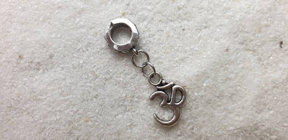 Aum Metall Dreadschmuck/Dread Perle Flecht Dreadring Und Anhänger Mit Sanskrit-Zeichen Aum Metall Dreadschmuck/Dread Perle Flecht Dreadring Und Anhänger Mit Sanskrit-Zeichen von WENDIGOberlin