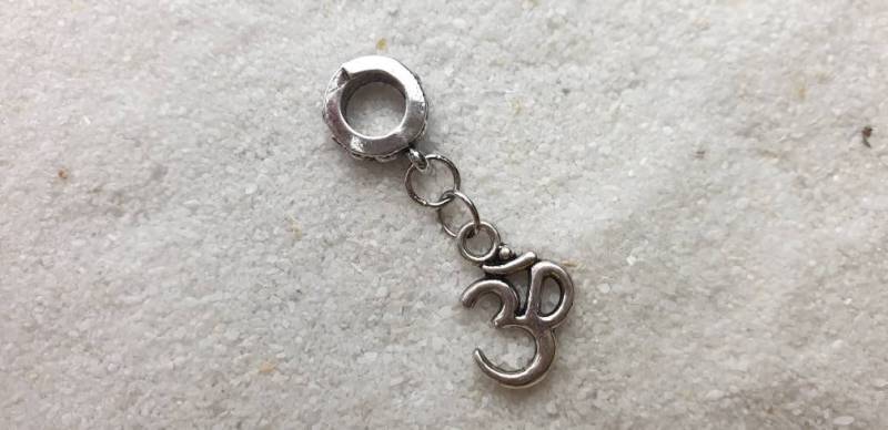 Aum Metall Dreadschmuck/Dread Perle Flecht Dreadring Und Anhänger Mit Sanskrit-Zeichen Aum Metall Dreadschmuck/Dread Perle Flecht Dreadring Und Anhänger Mit Sanskrit-Zeichen von WENDIGOberlin