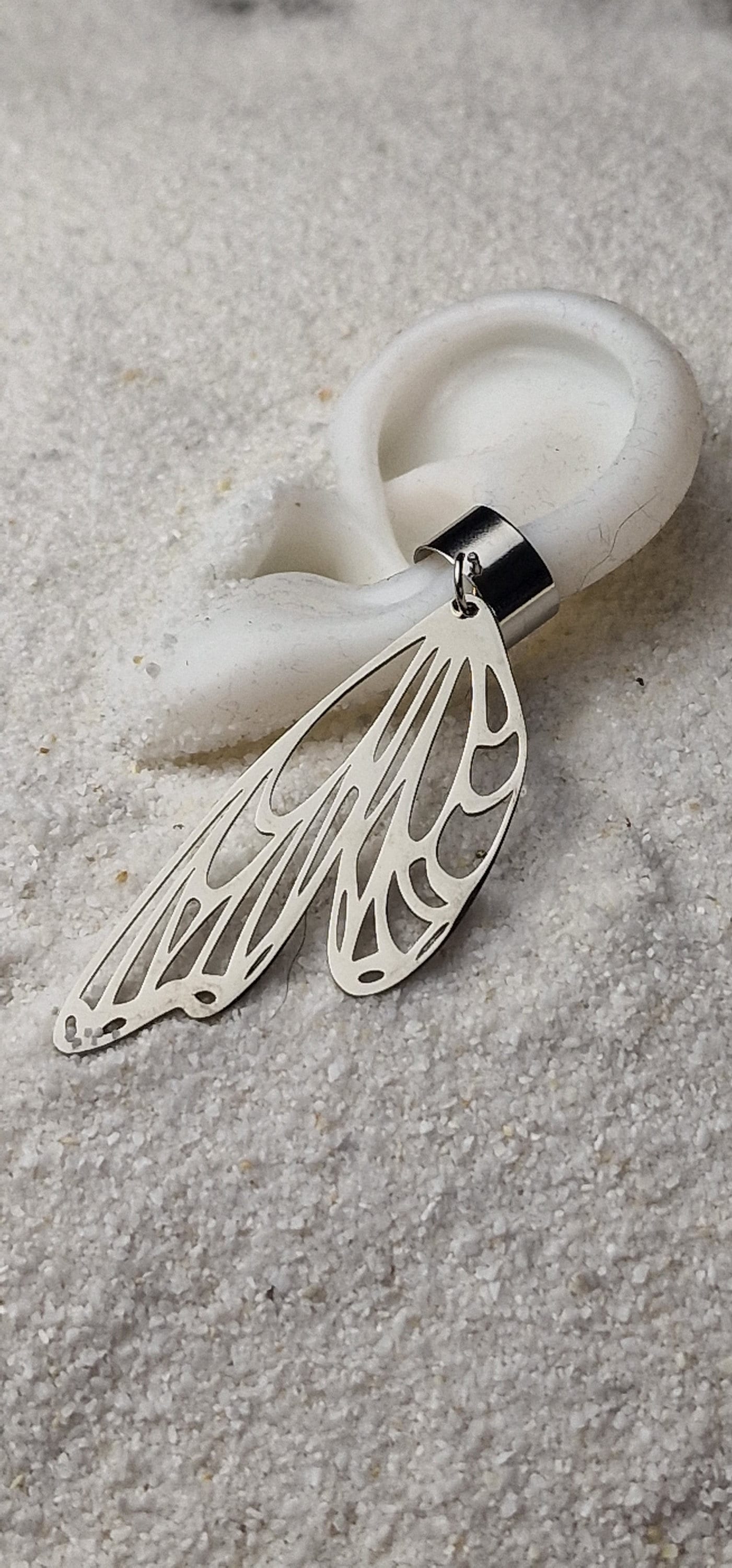 Butterfly Ear Cuff Links Mit Xxl Schmuckanhänger Aus Edelstahl von WENDIGOberlin