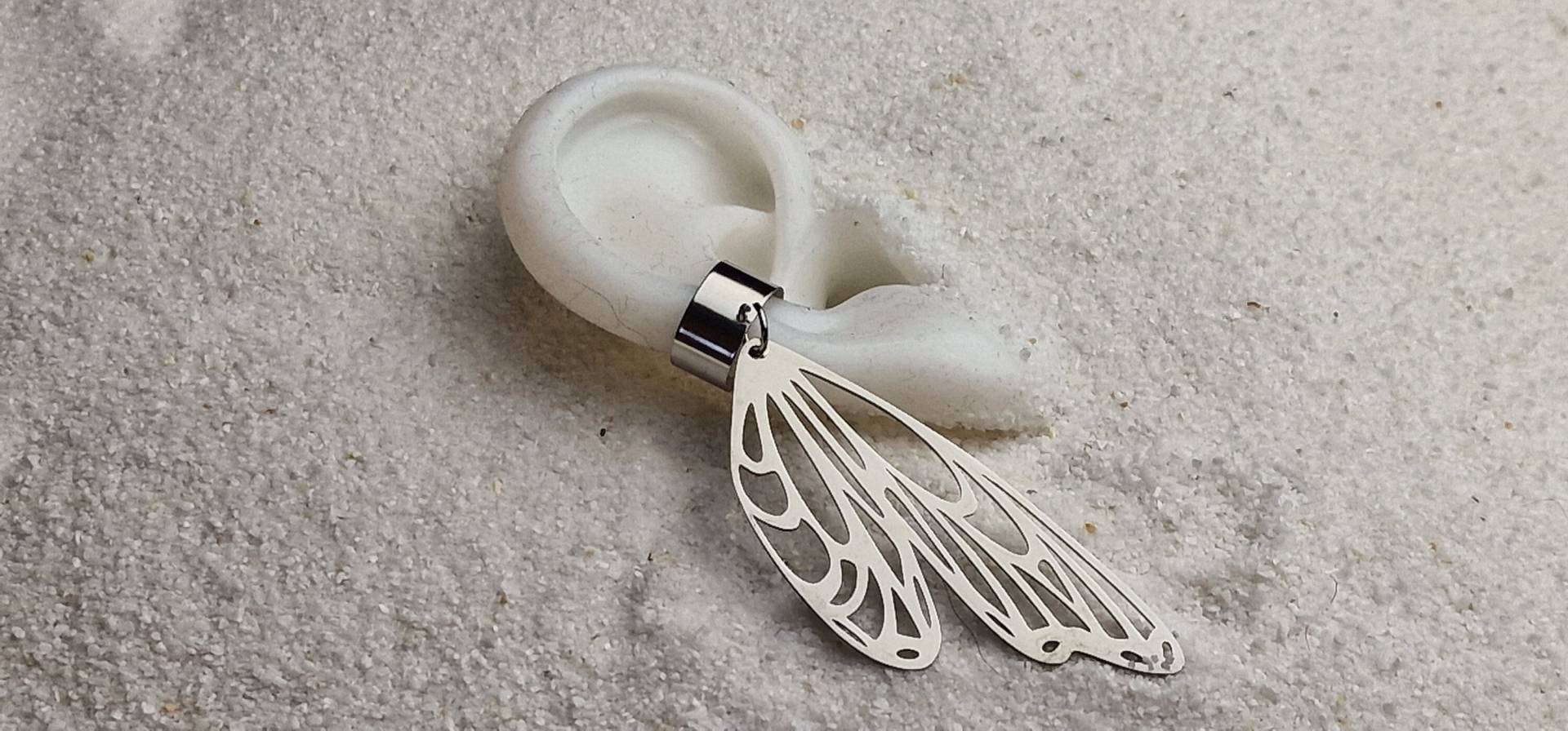 Butterfly Ear Cuff Rechts Mit Xxl Schmuckanhänger Aus Edelstahl von WENDIGOberlin