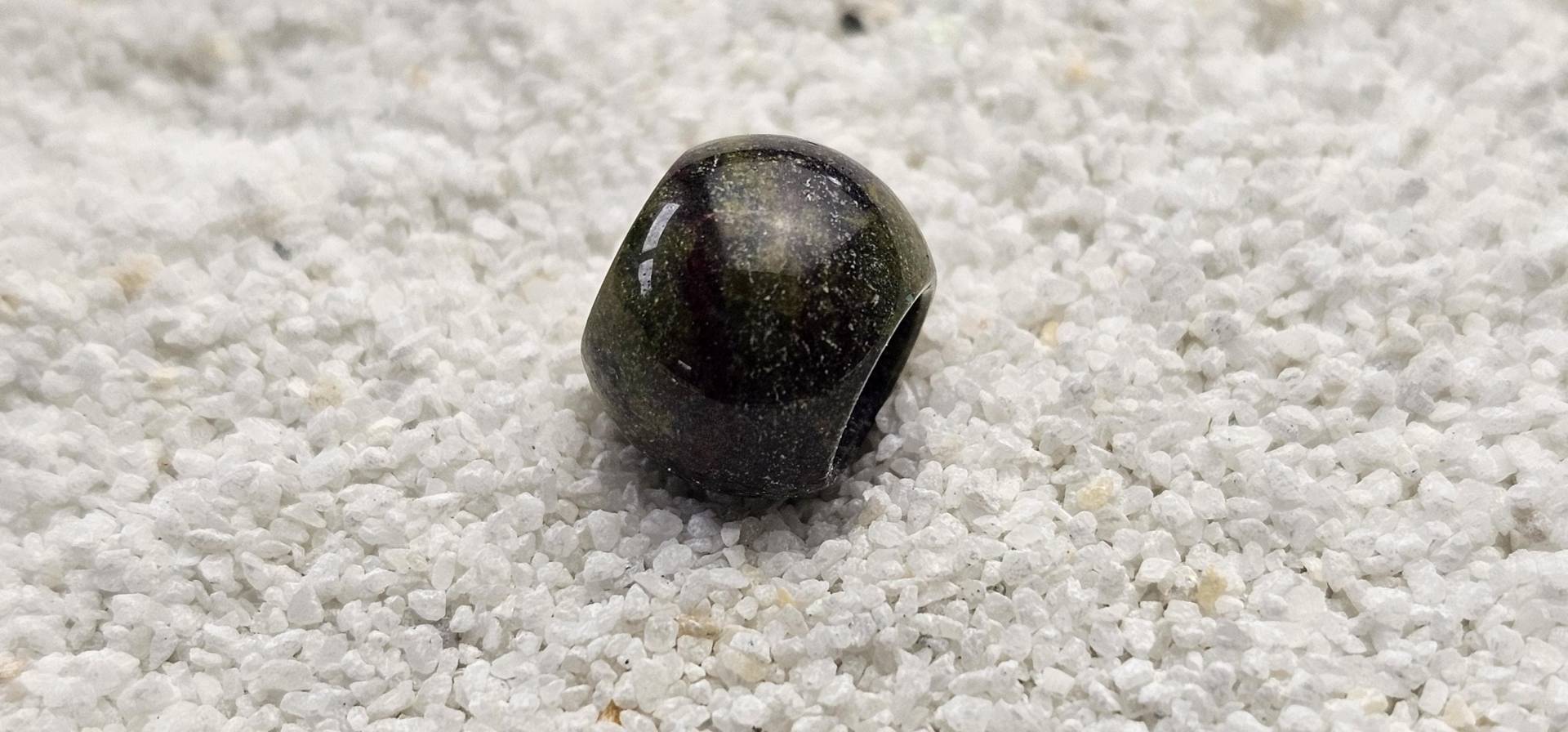 Drachenblutstein Xs Zierliche Natursteinperle Dreadschmuck/Dread Perle Flecht Aus Drachenblutstein von WENDIGOberlin