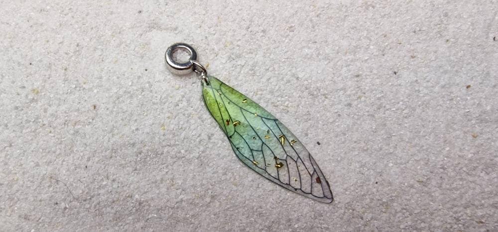 Dragonfly Green Dreadschmuck/Dread Perle Flecht Perle/ Dreadring Mit Festival Anhänger, Xxl Libellen Flügel Aus Kunstharz Dragonfly Green Dreadschmuck/Dread Perle Flecht Perle/ Dreadring Mit Festival Anhänger, Xxl Libellen Flügel Aus Kunstharz von WENDIGOberlin