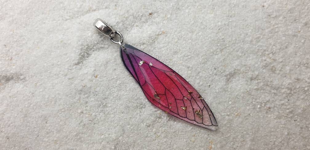 Dragonfly Red Violet Dreadschmuck/Dread Perle Flecht Perle/ Dreadring Mit Festival Anhänger, Xxl Libellen Flügel Aus Kunstharz Dragonfly Red Violet Dreadschmuck/Dread Perle Flecht Perle/ Dreadring Mit Festival Anhänger, Xxl Libellen Flügel Aus Kunstharz von WENDIGOberlin