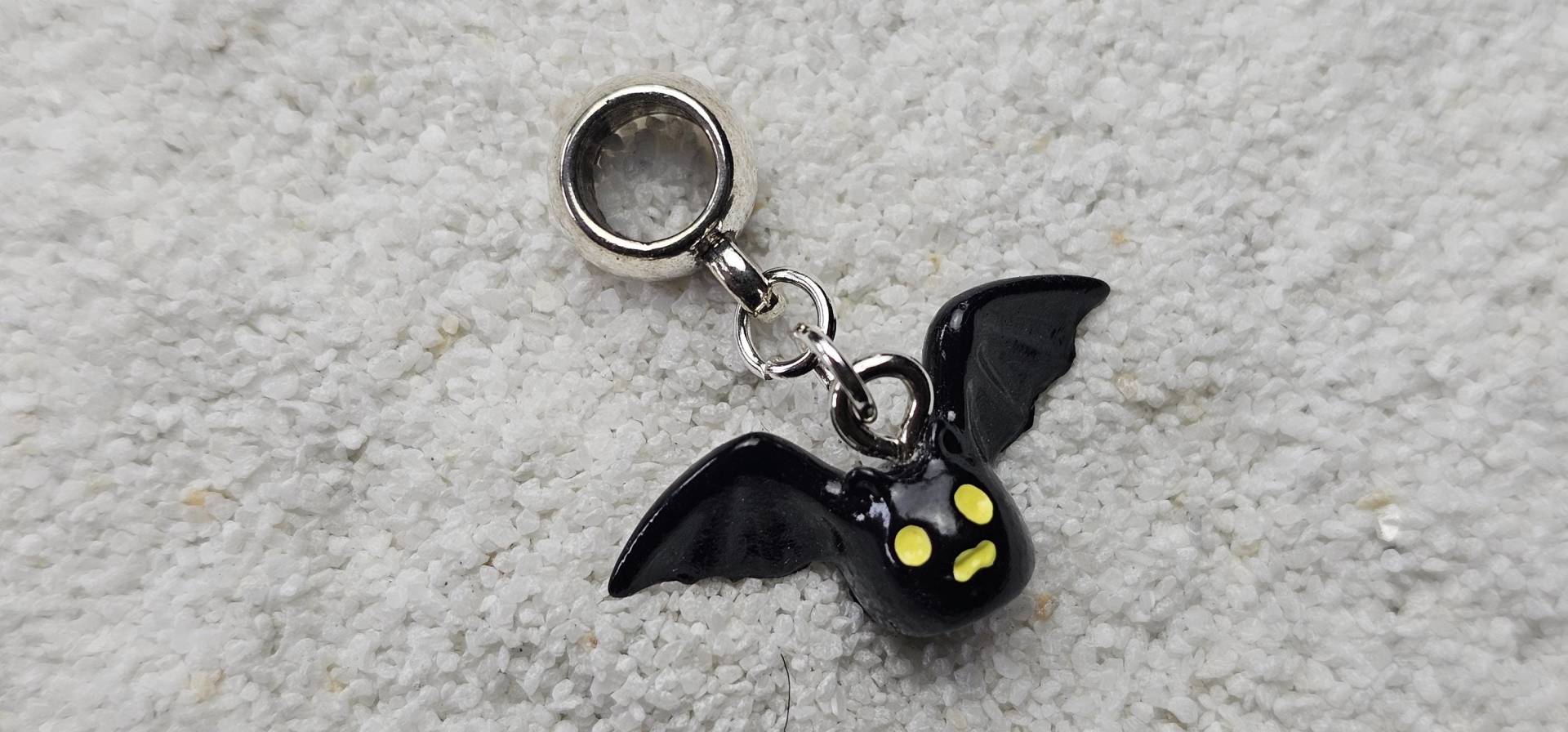 Flappy Ghost - Acryl Dreadschmuck/Dread Perle Dreadring Flecht Mit Kleinem Fledermaus Anhänger Und Metall von WENDIGOberlin