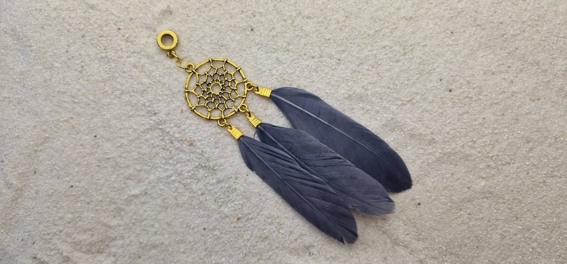 Free Spirit Metall Dreadschmuck/Dreadring Flecht Perle Und Großer Traumfänger Schmuck-Anhänger Mit Echten Federn, Solitär von WENDIGOberlin