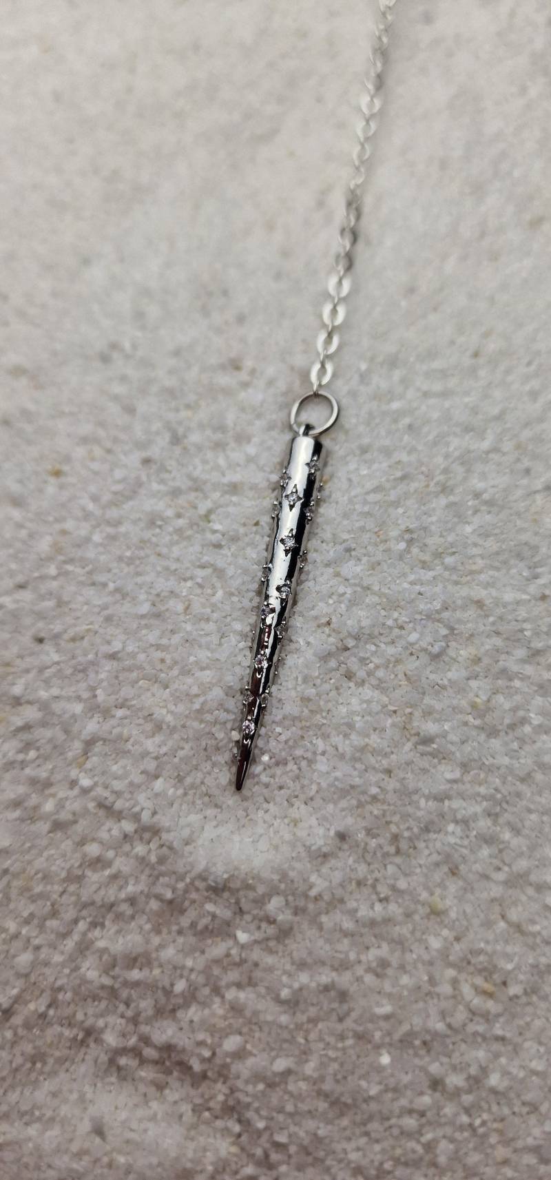 Funkel Spike Metall Ear Cuff/Wrap Ohrmanschette Schöner Eye-Catcher Mit Großem Spike Anhänger, Besetzt Funkel Zirkonia-steinen von WENDIGOberlin
