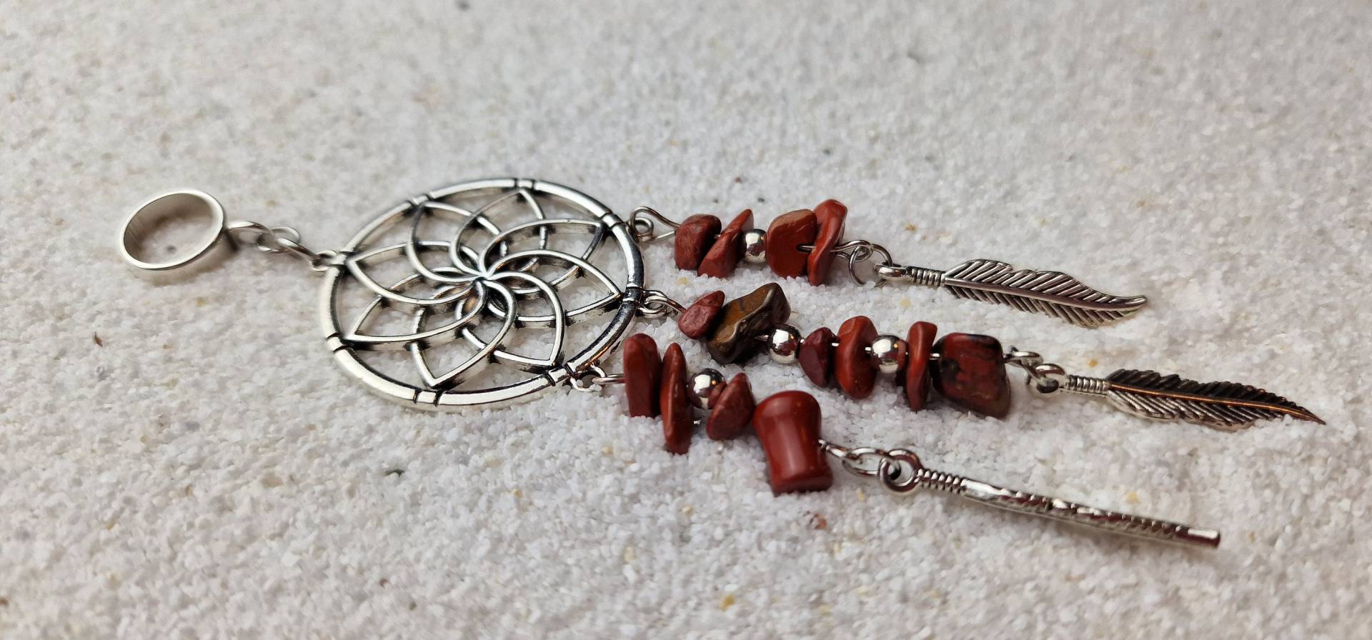 Gem Dreamcatcher Xxxl Metall Dreadschmuck/Dreadring Flecht Perle Und Großer Traumfänger Schmuck-Anhänger Mit Natursteinchips, Solitär von WENDIGOberlin