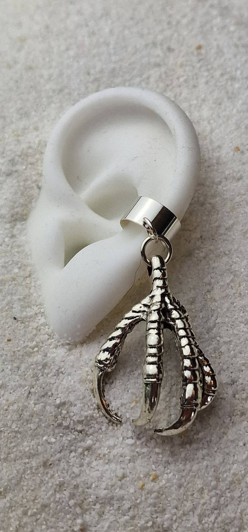 Gryffin Xxl Ear Cuff/Ohrmanschette Ohrschmuck, Eye Catcher Mit Großem Schmuckanhänger in Klauenform von WENDIGOberlin
